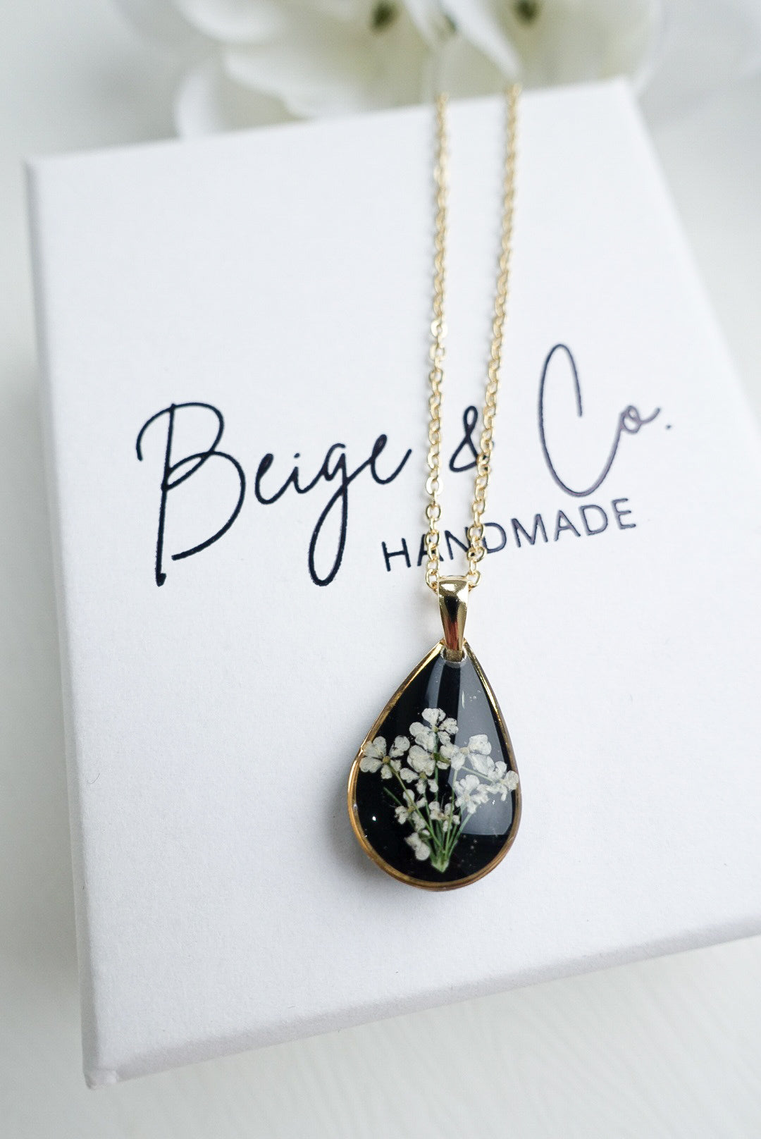 Black Queen Anne Lace Necklace