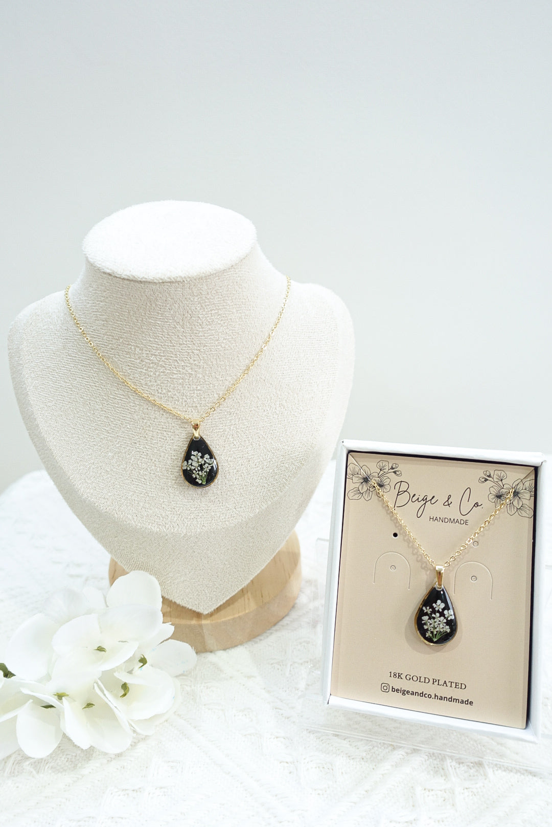 Black Queen Anne Lace Necklace